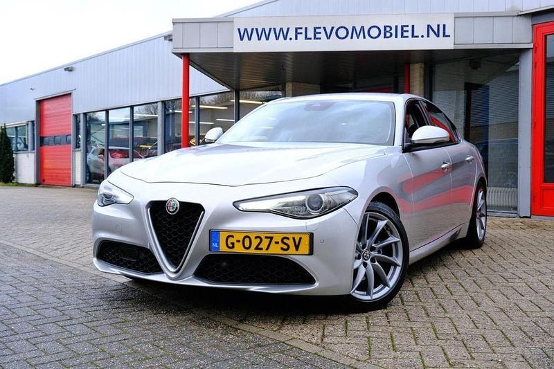 Gebraucht Alfa Romeo Giulia Super 179 PS (131 kW) 2017 Grau Limousine