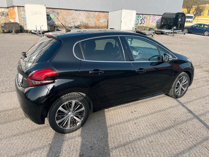 Gebraucht Peugeot 208 110 PS (80 kW) 2016 Schwarz Kleinwagen