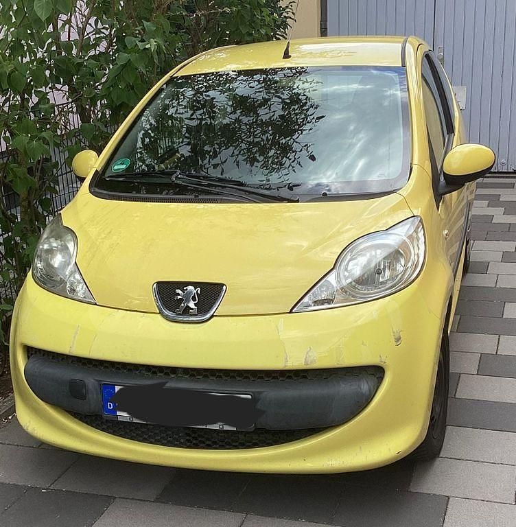 Gelb Gebraucht 2005 Peugeot 107 Kleinwagen | 999 € (Guter Preis) - Bild 1/4