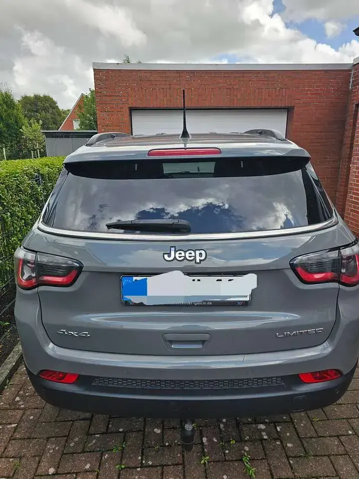 Gebraucht Jeep Compass Limited 170 PS (125 kW) 2019 Grau SUV