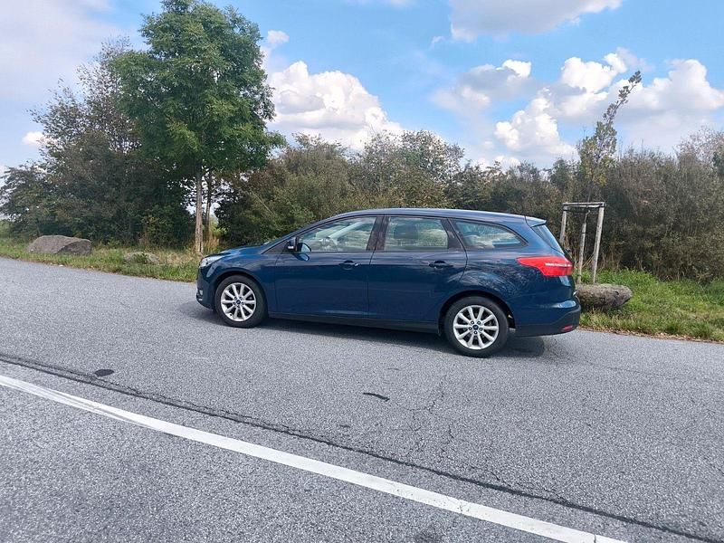 Gebraucht Ford Focus Ambiente 101 PS (74 kW) 2014 Blau Kombi
