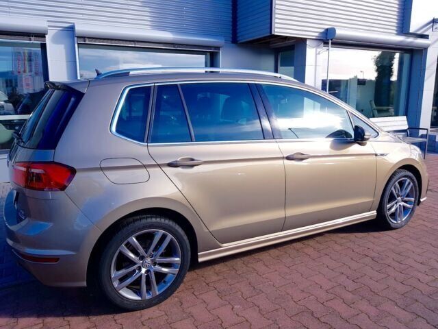Gebraucht VW Golf VII Highline 125 PS (91 kW) 2017 Gold metallic Limousine