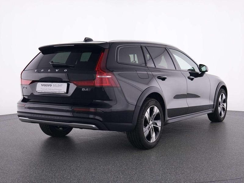 Gebraucht Volvo V60 CC Plus 197 PS (144 kW) 2023 Schwarz Kombi