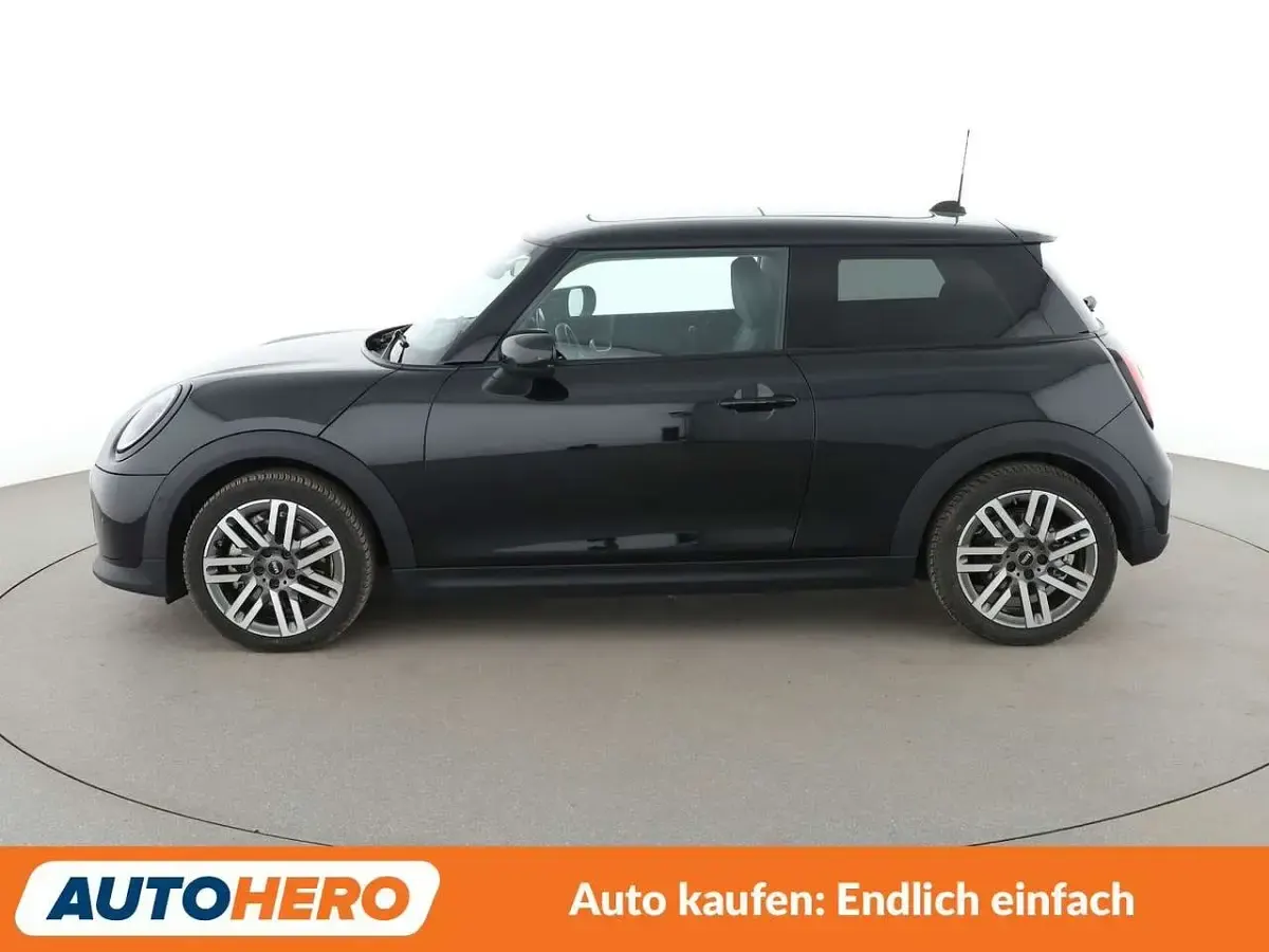 Używany Mini Cooper Classic 156 KM (114 kW) 2024 Czarny Hatchback