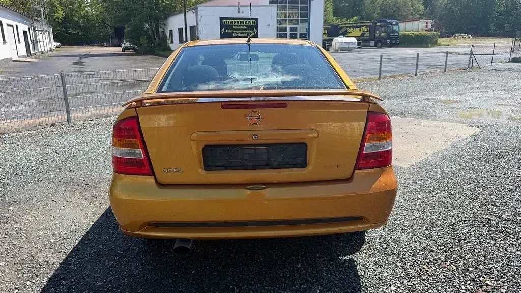 Używany Opel Astra 116 KM (85 kW) 2000 Złoty