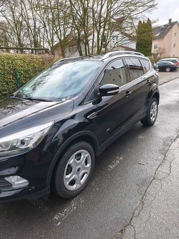 Gebraucht Ford Kuga 150 PS (110 kW) 2018 Schwarz SUV