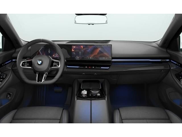 Gebraucht BMW 520 Performance 197 PS (144 kW) 2025 Alpinweiß uni Kombi
