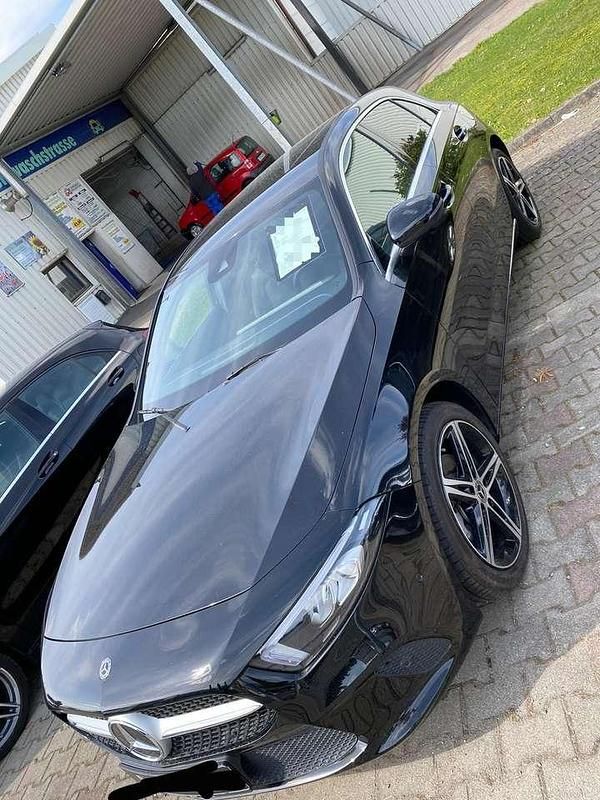 Second-hand Mercedes A200 163 CP (119 kW) 2018 Negru Hatchback