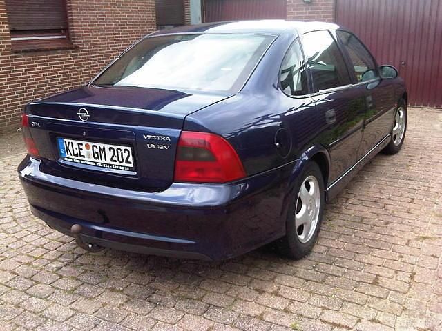Gebraucht Opel Vectra 156 PS (114 kW) 1999 Blau Limousine