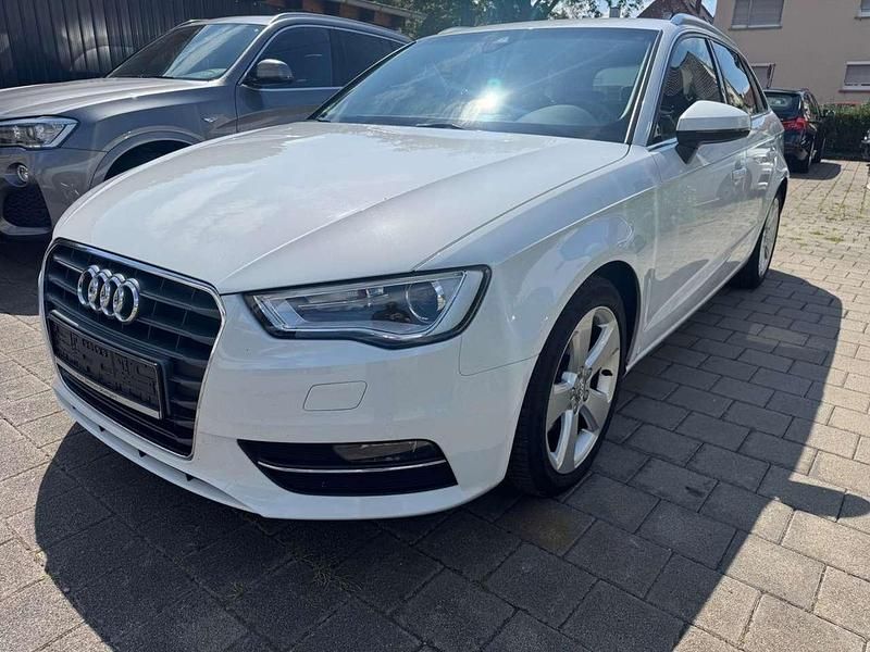 Gletscherweiß metallic Gebraucht 2016 Audi A3 Sportback Ambition Kombi | 16.900 € (Guter Preis) - Bild 1/4