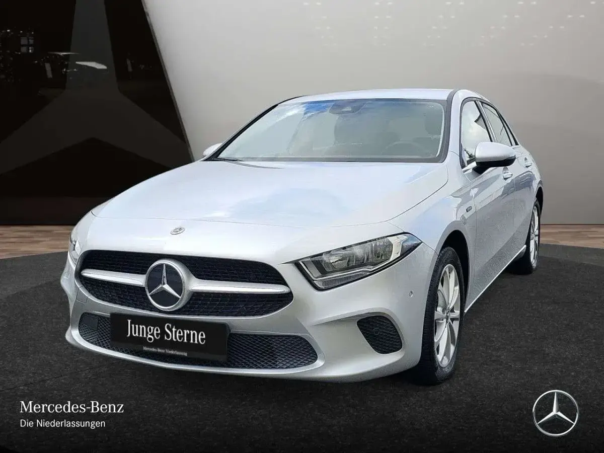 Gebraucht Mercedes A250 Advanced 160 PS (117 kW) 2021 Silber Limousine