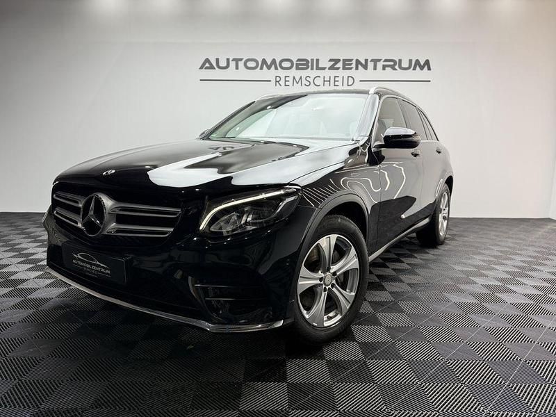 Obsidianschwarz metalliclack Gebraucht 2017 Mercedes GLC250 SUV | 28.490 € (Fairer Preis) - Bild 1/4