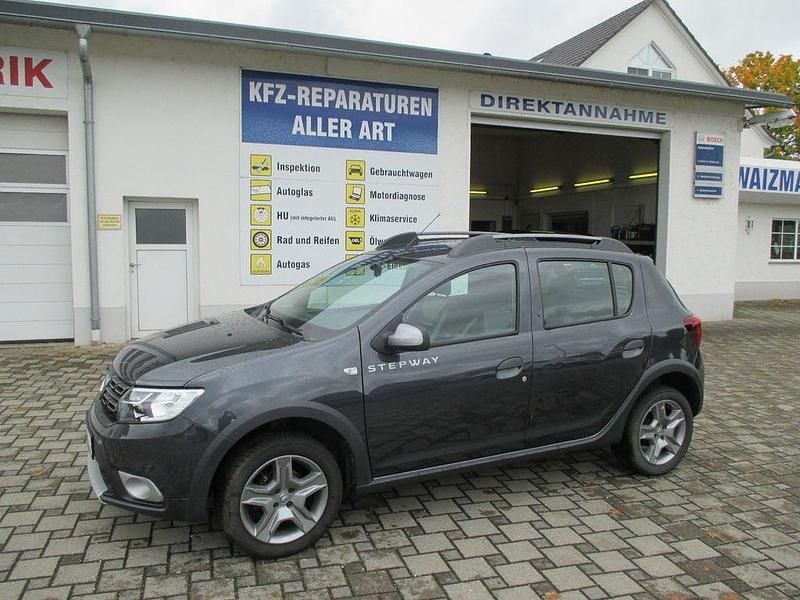Grau Gebraucht 2020 Dacia Sandero Prestige Kleinwagen | 9.990 € (Superpreis) - Bild 1/4