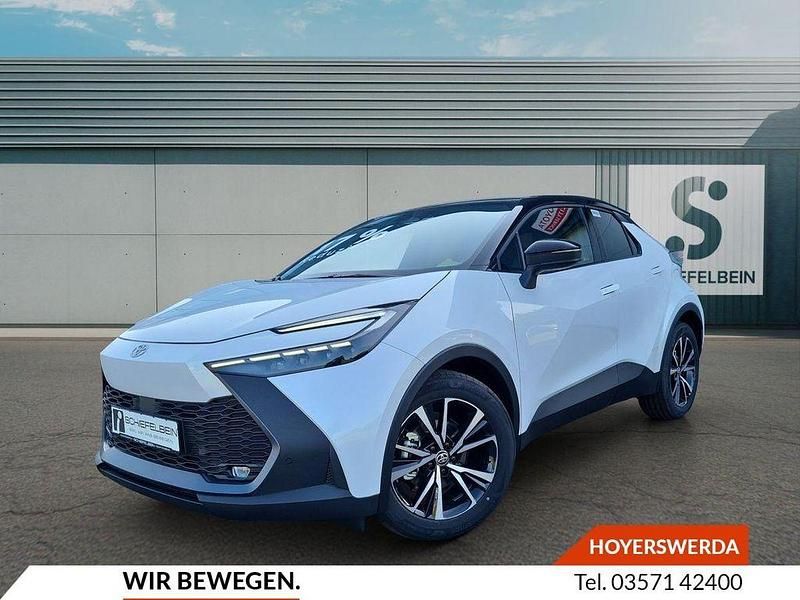 Platinumweiß perleffekt Neu 2025 Toyota C-HR SUV | 36.290 € (Fairer Preis) - Bild 1/4
