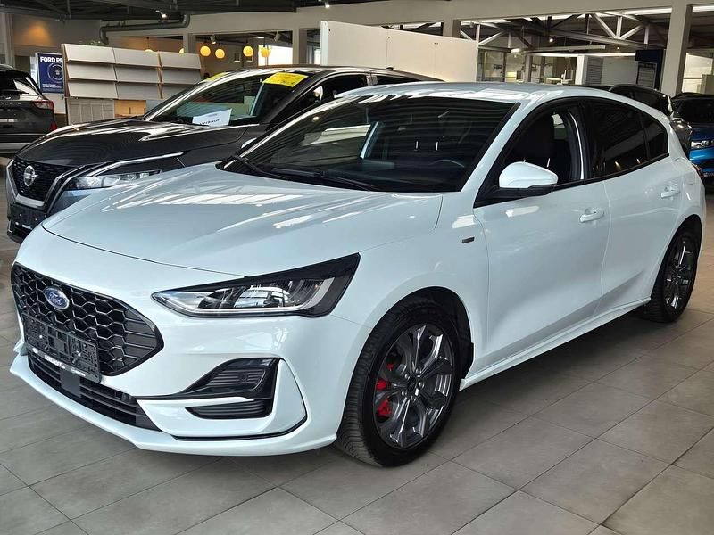 Gebraucht Ford Focus ST-Line 125 PS (91 kW) 2023 Frostweiß Kleinwagen
