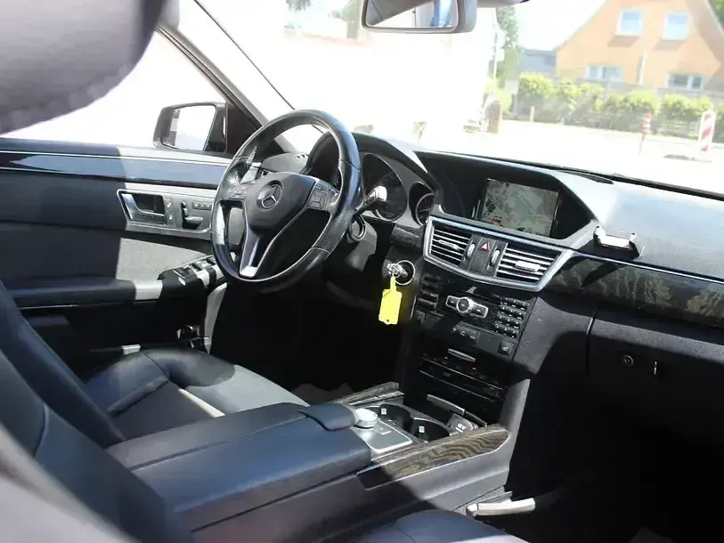 Gebraucht Mercedes E300 Avantgarde 231 PS (169 kW) 2012 Schwarz Limousine