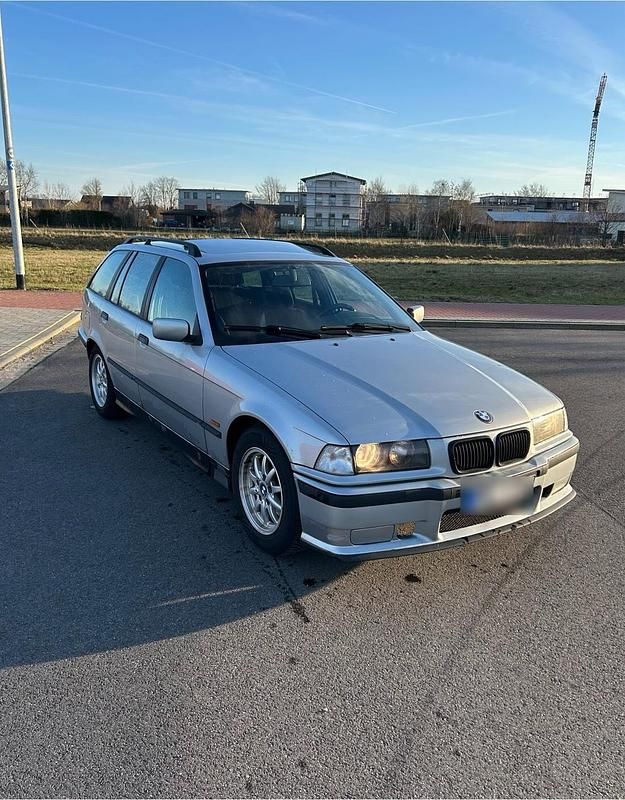 Gebraucht BMW 320 150 PS (110 kW) 1997 Silber Kombi