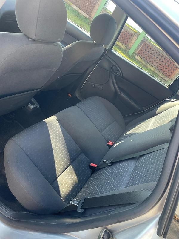 Gebraucht Ford Focus 100 PS (73 kW) 2003 Silber Limousine