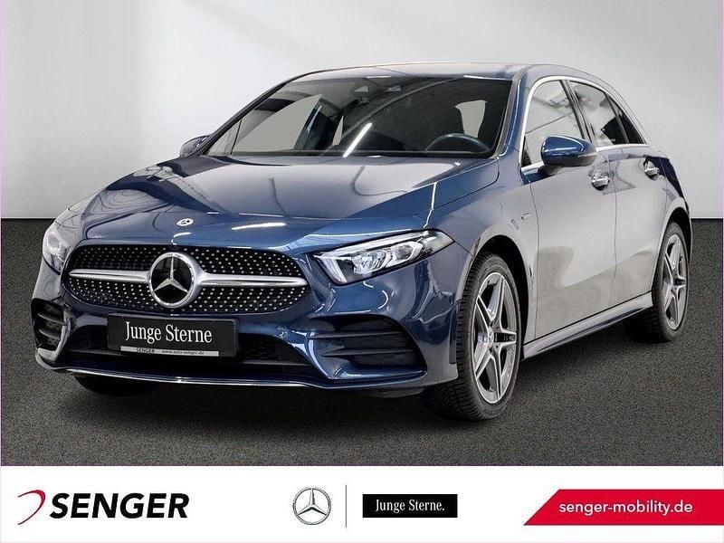 Blau Gebraucht 2021 Mercedes A250 AMG Limousine | 26.490 € (Guter Preis) - Bild 1/4