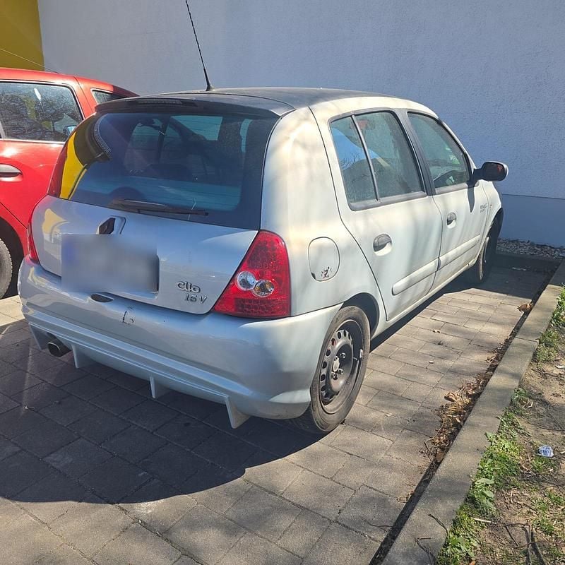 Gebraucht Renault Clio II 55 PS (40 kW) 2003 Silber Kleinwagen