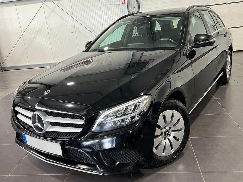 Schwarz Gebraucht 2020 Mercedes C200 Limousine | 18.995 € (Fairer Preis) - Bild 1/4
