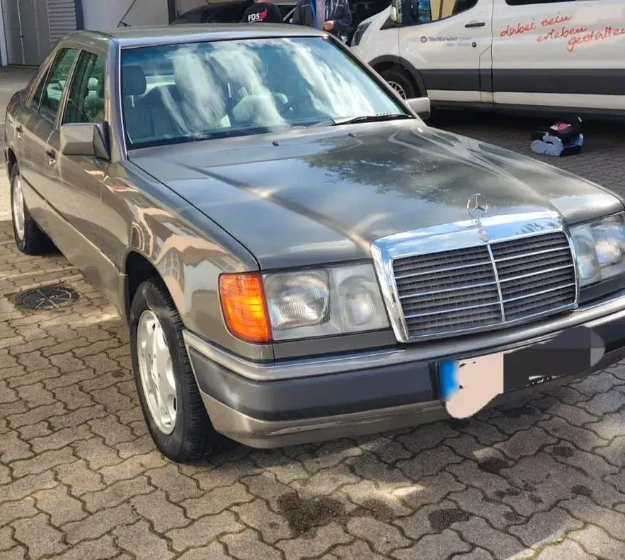 Gebraucht Mercedes E320 220 PS (161 kW) 1993 Grau Limousine