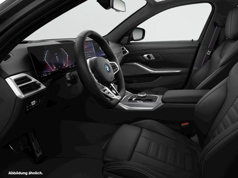 Schwarz Gebraucht 2024 BMW 330e Kombi | 56.424 € - Bild 1/2