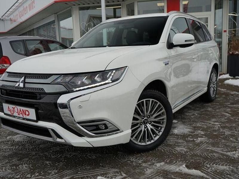 Weiß Gebraucht 2021 Mitsubishi Outlander P-HEV SUV | 23.990 € (Fairer Preis) - Bild 1/4