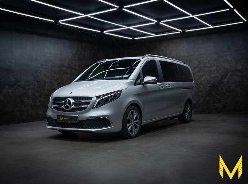 Silber (brillantsilber metallic) Gebraucht 2023 Mercedes V300 Avantgarde Edition Van / Kleinbus | 69.999 € (Fairer Preis) - Bild 1/4