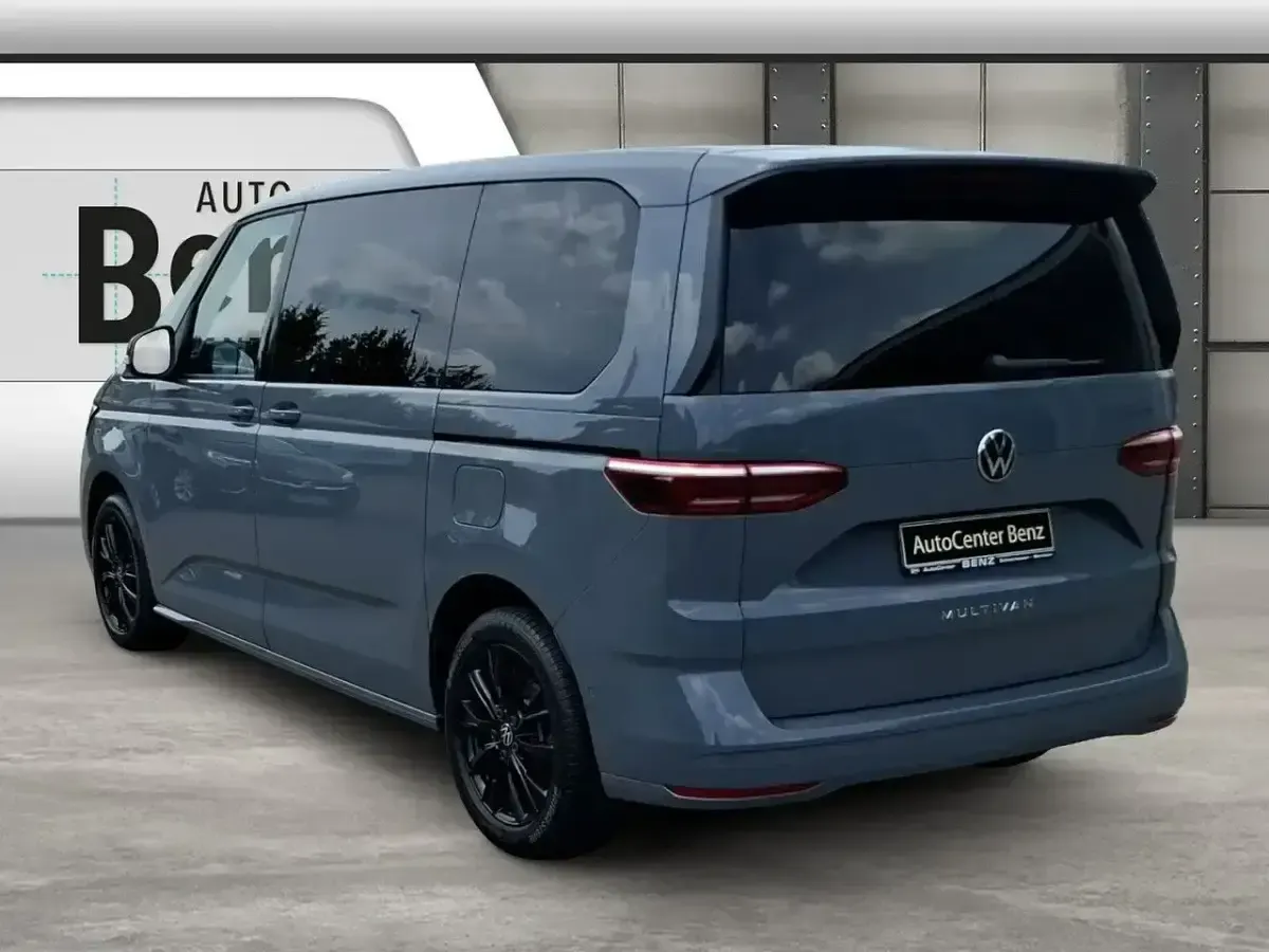 Gebraucht VW Multivan Life 150 PS (110 kW) 2025 Grau Van / Kleinbus