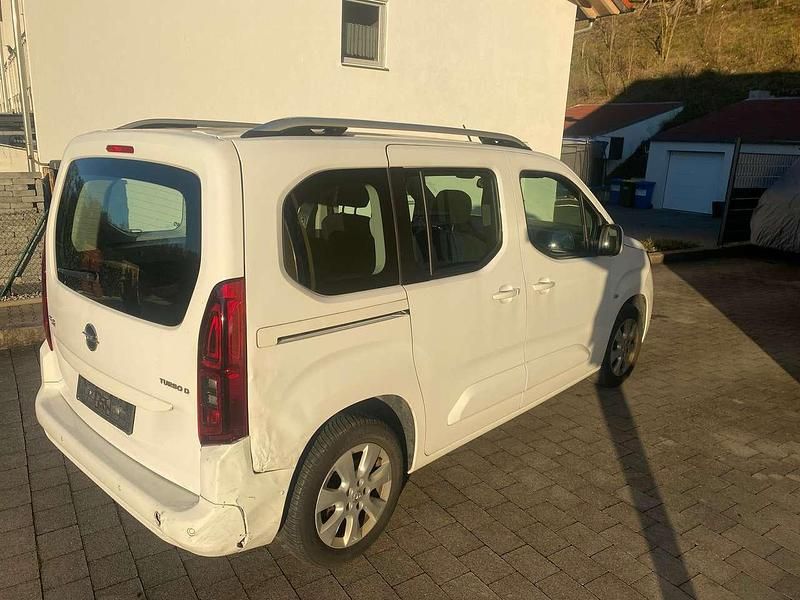 Gebraucht Opel Combo Life Edition 102 PS (75 kW) 2018 Jade weiss/arktis weiss Van / Kleinbus