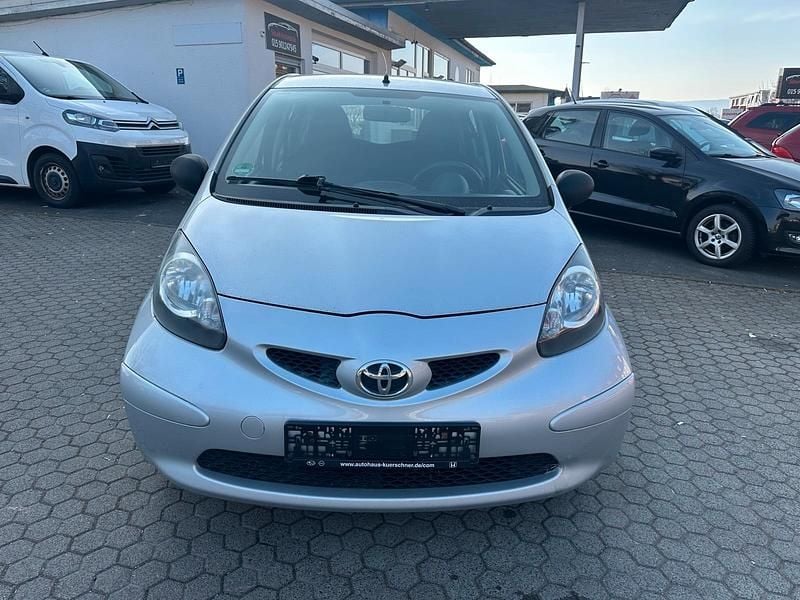 Gebraucht Toyota Aygo Basis 68 PS (50 kW) 2006 Silber Kleinwagen