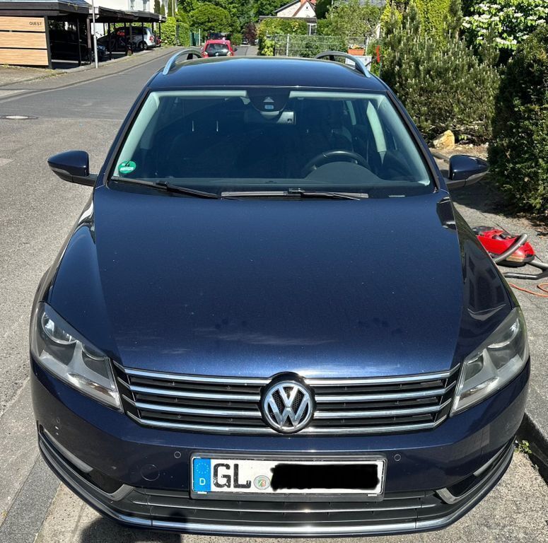 Blau Gebraucht 2012 VW Passat Highline Kombi | 6.500 € (Guter Preis) - Bild 1/4