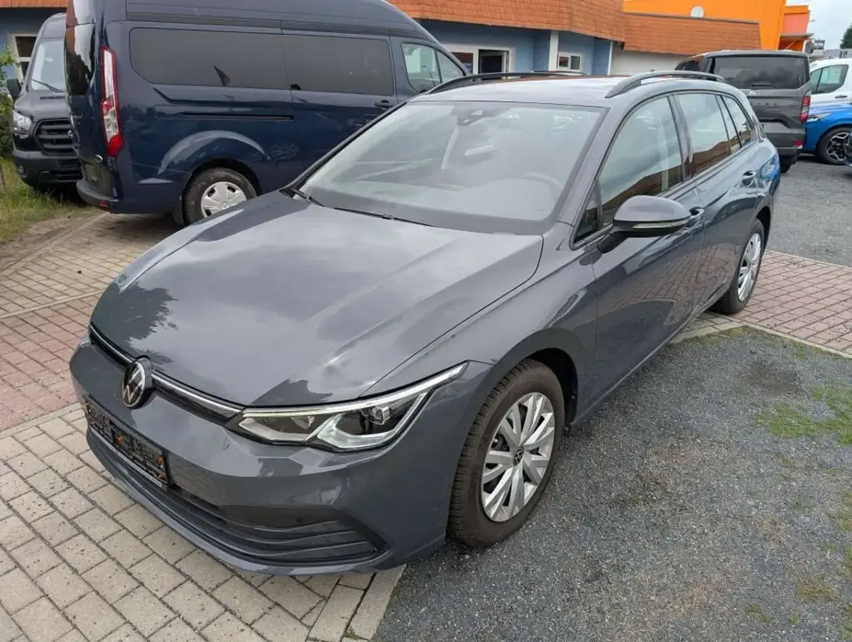 Gebraucht VW Golf VIII Life 131 PS (96 kW) 2024 Dolphin gray metallic Kombi