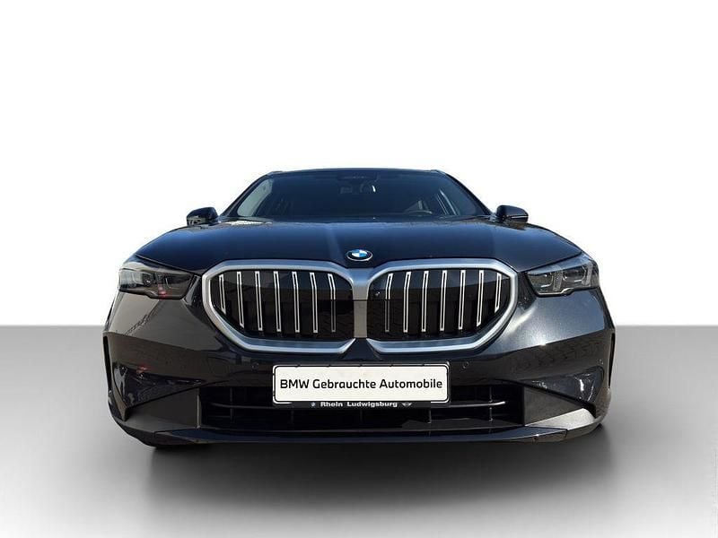 Gebraucht BMW 540 286 PS (210 kW) 2024 Black sapphire metallic Kombi