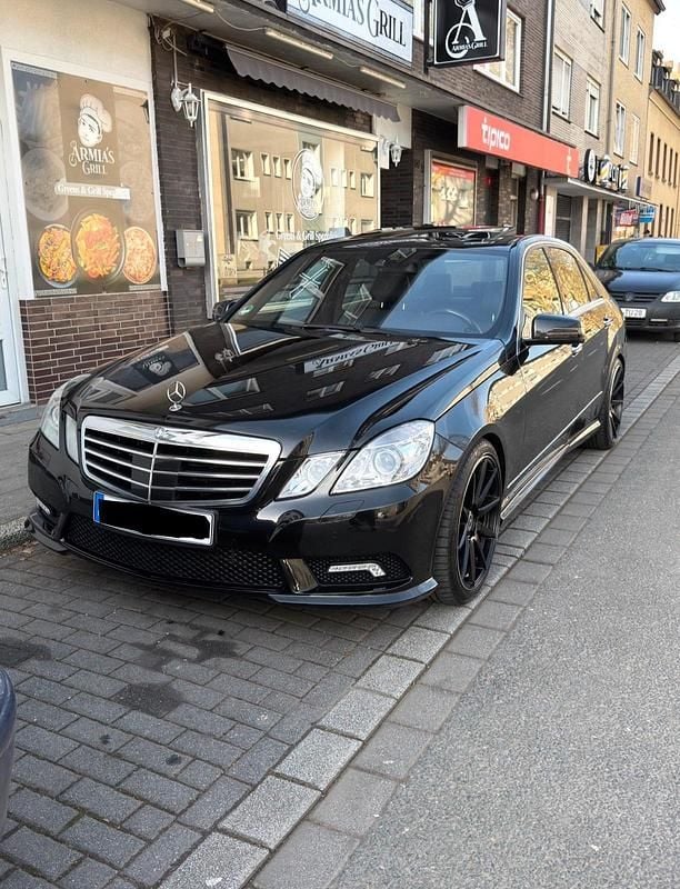 Gebraucht Mercedes E500 387 PS (284 kW) 2009 Schwarz Limousine