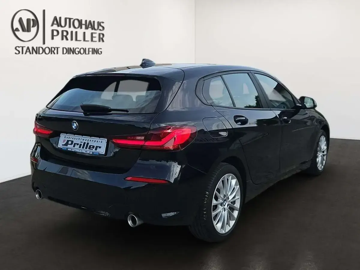 Gebraucht BMW 120 Advantage 190 PS (139 kW) 2022 Schwarz Kleinwagen