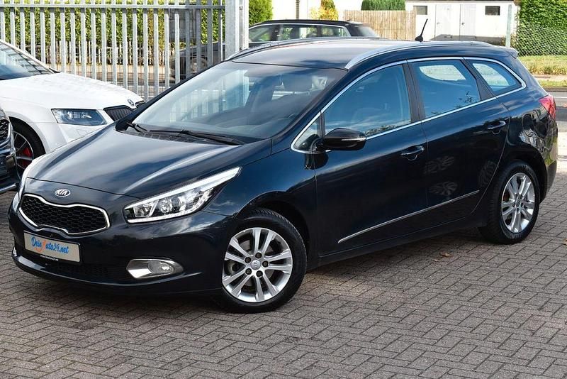 Schwarz Gebraucht 2013 Kia Ceed Sportswagon Spirit Kombi | 5.790 € (Fairer Preis) - Bild 1/4