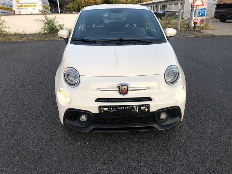 Weiß Gebraucht 2018 Fiat 500 Abarth | 9.950 € (Fairer Preis) - Bild 1/4