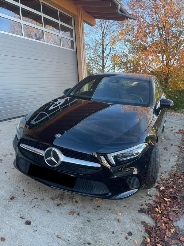 Schwarz Gebraucht 2019 Mercedes A250 Limousine | 21.900 € (Superpreis) - Bild 1/4