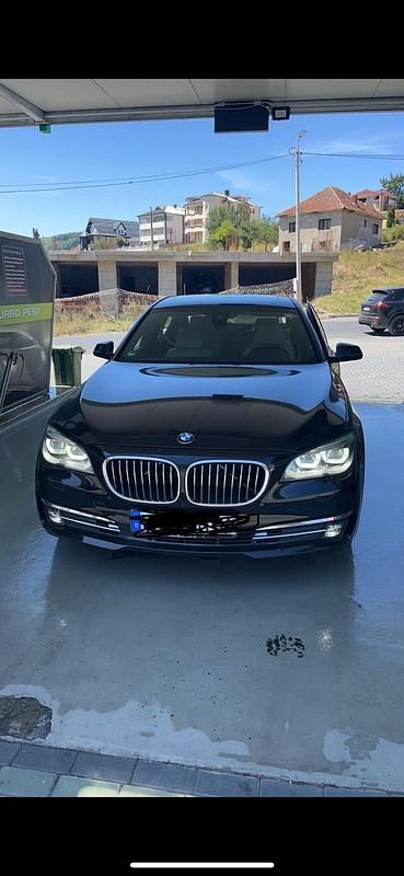 Second-hand BMW 730 258 CP (189 kW) 2013 Negru Berlinǎ