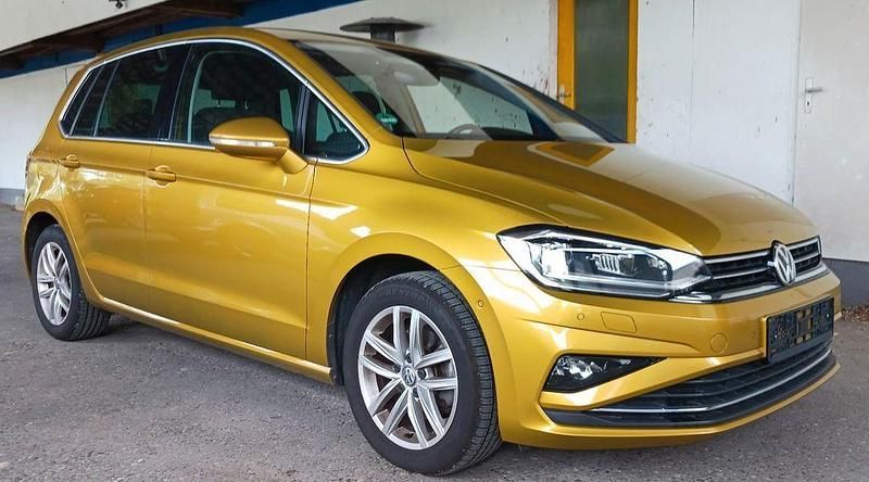 Gelb Gebraucht 2018 VW Golf VII Highline Limousine | 18.450 € (Fairer Preis) - Bild 1/4