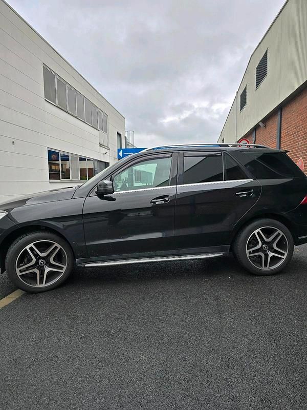 Gebraucht Mercedes ML250 204 PS (150 kW) 2014 Schwarz SUV