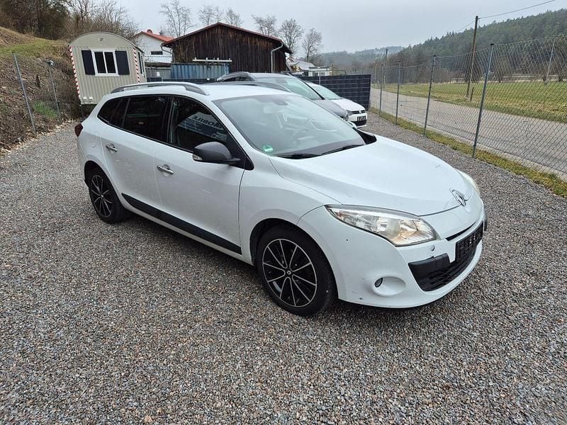 Gebraucht Renault Mégane III 106 PS (77 kW) 2012 Weiß Limousine