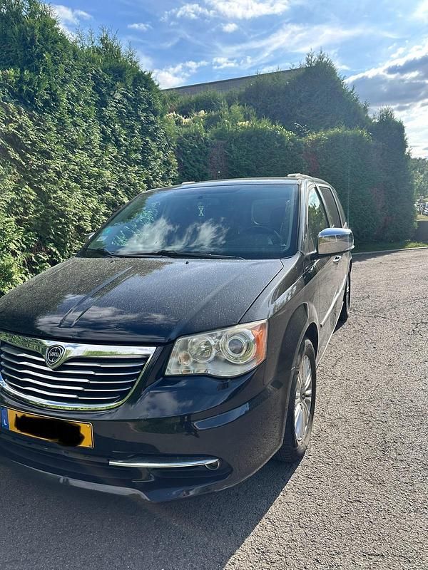 Gebraucht 2012 Lancia Voyager Van / Kleinbus | 5.800 € (Superpreis) - Bild 1/4