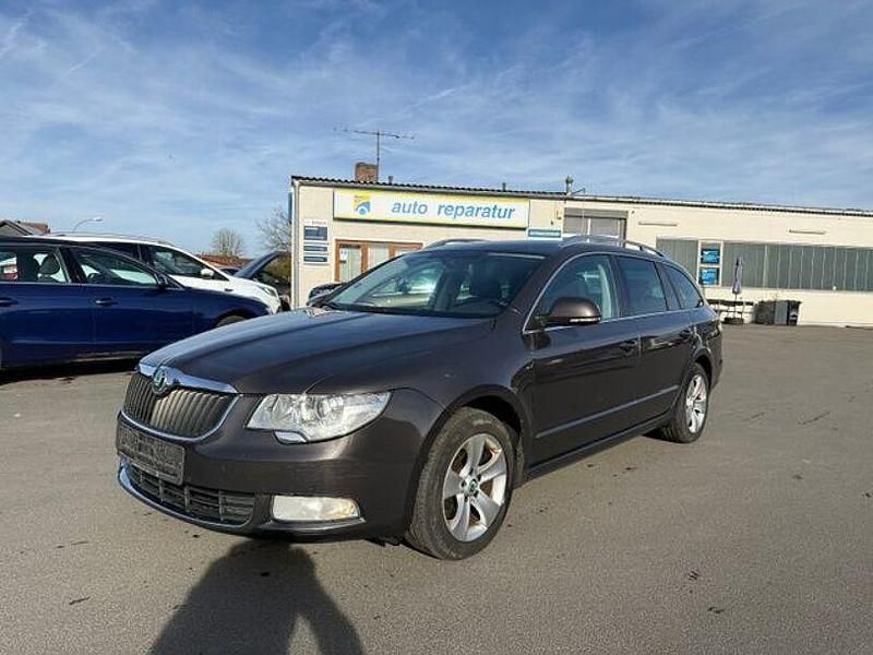 Braun Gebraucht 2011 Skoda Superb Ambition Kombi | 3.500 € (Guter Preis) - Bild 1/4