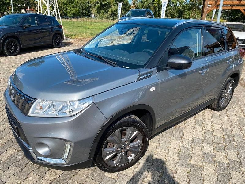 Grau Gebraucht 2018 Suzuki Vitara Comfort SUV | 7.799 € (Superpreis) - Bild 1/4