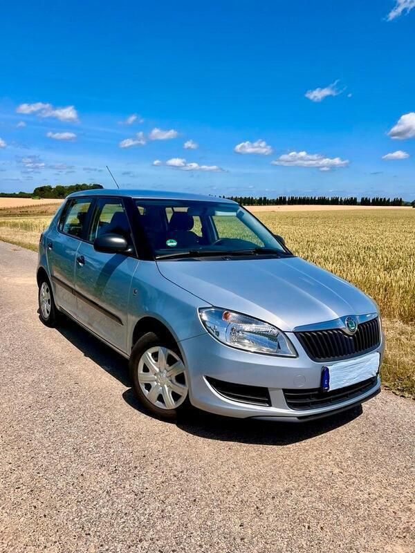 Blau Gebraucht 2010 Skoda Fabia Kleinwagen | 5.400 € (Etwas zu teuer) - Bild 1/4