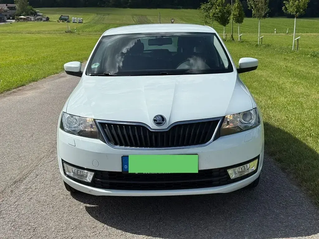 Gebraucht Skoda Rapid 86 PS (63 kW) 2015 Weiß Kleinwagen