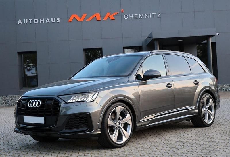 Grau Gebraucht 2020 Audi Q7 S-Line SUV | 63.990 € (Teuer) - Bild 1/4